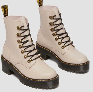 Dr Martens white Leona